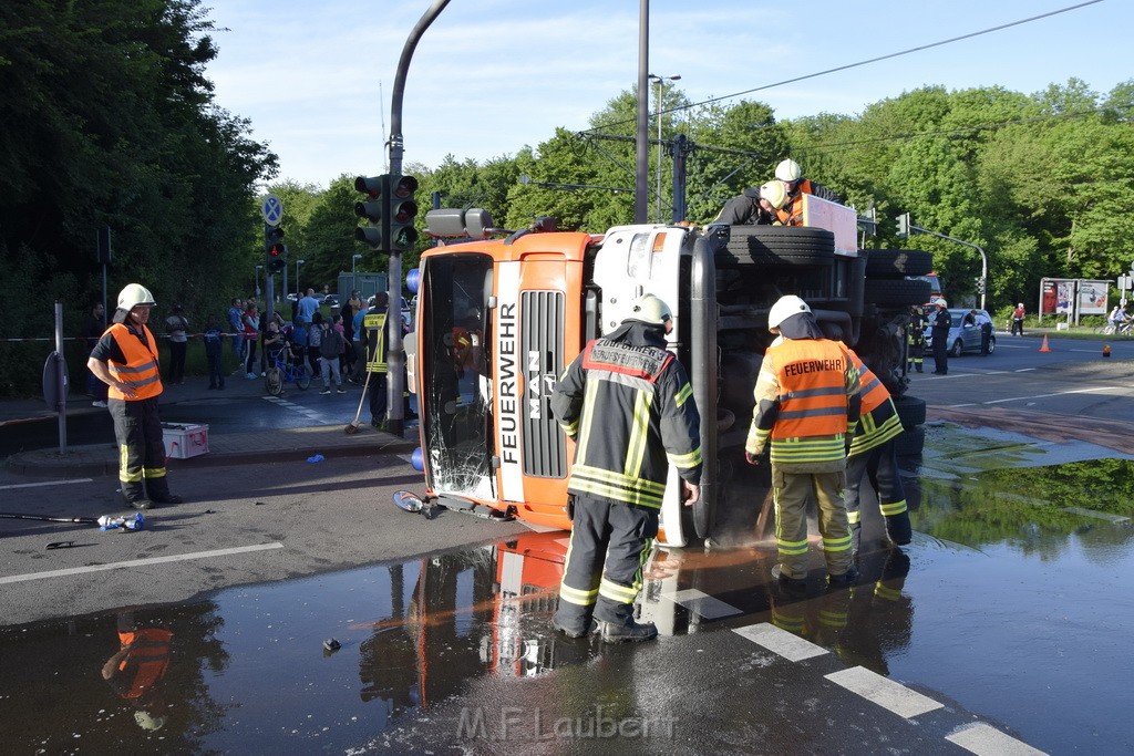 TLF 4 umgestuerzt Koeln Bocklemuend Ollenhauer Ring Militaerringstr P011.JPG - Miklos Laubert